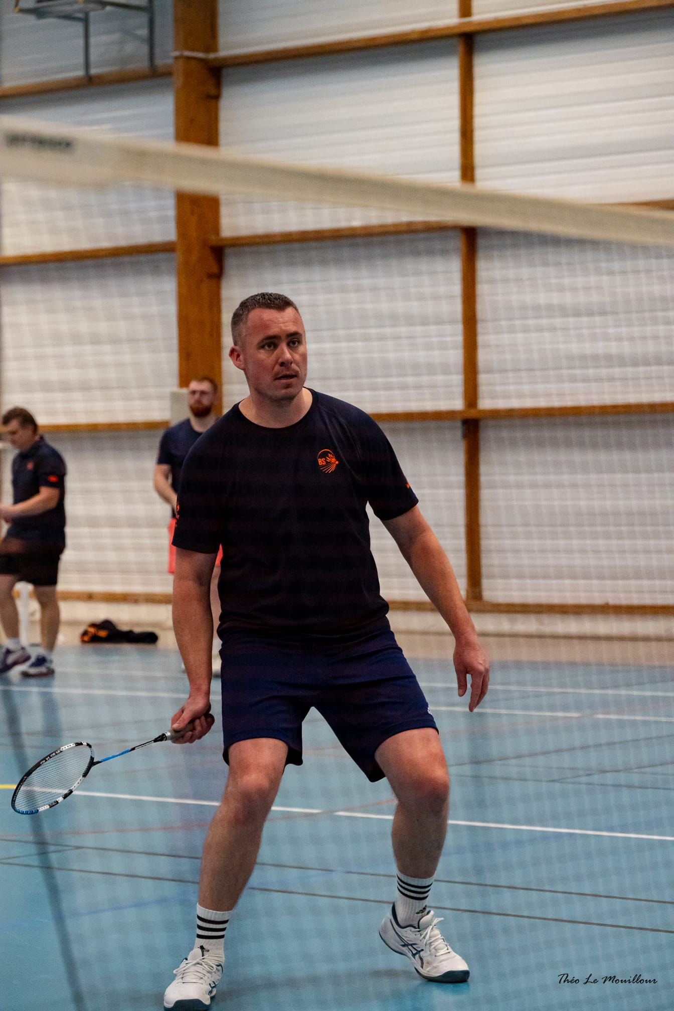 Joueur du Badminton Samsonnais concentré pendant un échange